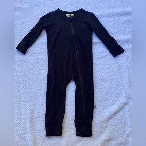 Kyte BABY zippered romper. Size: 6-12 months. Color: Midnight